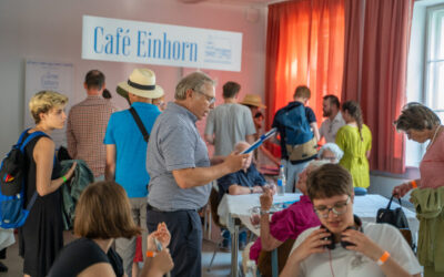 Sonntag, 28.4.2024, 14:00 – 17:00 (Einlass ab 13:45) Lernort Buttenwiesen – Café Einhorn: lokal – digital – spezial